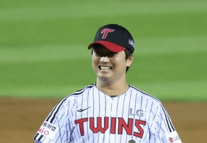 '5回まで勝ってほしい' LG必勝公式、'コウソク+ソンジュヨン効果→6連勝'··· 来るたびに勝利して帰れるようにしてやる"
