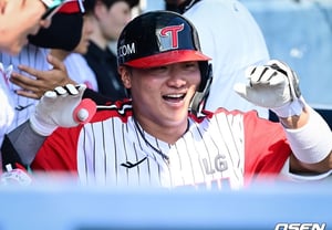 'Jamsil's Big (Home Run) Boy' hit a 140m boom, adding 'autumn power-hitting option' to Austin, Song Chan-ui, and Moon Jung-bin [Jamsil On-site]