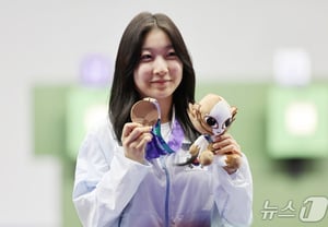 ¡Medalla AG por primera vez en su decimonoveno cumpleaños! La súper novata de París, Ban Hyo-jin, gana el bronce en la prueba individual de rifle de aire de 10 m... ¡el gran slam aún no ha terminado [AG Aichi-Nagoya]