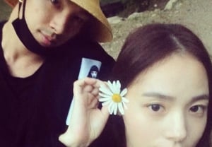 "Eyes completely sweet": Taeyang♥Min Hyo-rin, still sweet even in their 8th year of marriage..Date sighting sparks buzz [Star Issue]