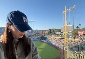 Lee Min-jung spotted at a U.S. baseball stadium? Wearing an 'LA' cap, shares relaxed update