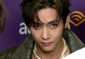 "Tae is lit" BTS V dominates 'iHeartRadio' stage.. explosive buzz 'global impact'