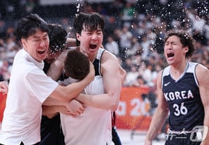 "If this happens, I can't cheer for Japan." Even Japanese fans shook their heads over the 'bus no-show'... Surprisingly a plus for Korea: "Instead of training, we went for a walk and relaxed our nerves" [Aichi Nagoya AG]