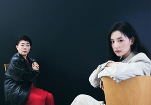 Overwhelming couple photoshoot... 'Tak-ter X' Kim Ji-won and Lee Jung-eun, a rare combination