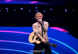 エド・シーラン、騒動後初の公演で涙「ステージに物を投げるのが怖い」 [スター・イシュー]