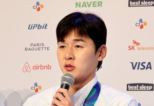 [Foto] "Cuidaré bien de mis compañeros más jóvenes": Jeon Woong-tae