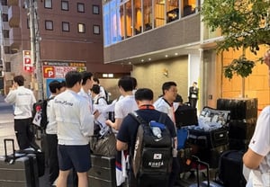 Casi no pudo regresar a casa tras ganar la medalla de oro... El equipo coreano de baloncesto sufre otro 'no-show' de autobús el día del regreso; Yeo Jun-seok: «Hasta el día de la partida...»