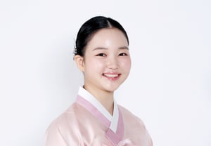 チェ・ユリの子役→成人俳優への転機..進路？ 演劇映画学科・哲学科で悩んでいる」 [韓服インタビュー③]