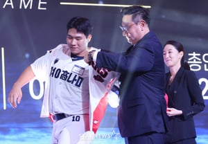 [Photo] The moment Lee Ho-min dons the tiger wings