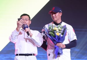 [Photo] Park Geun-seo: "Who will stop my dad from doing the Rumba dance?"
