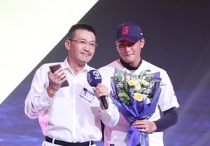 [Ảnh] Tân binh được chọn trong draft là bố của Park Geun-seo