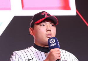 [Photo] Yoon Ye-seong says, "I'm heading to Jamsil with a direct shot"