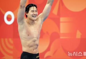 El 'torpedo humano de 198 cm' que devoró a sus rivales, Kim Young-beom: "Me convertiré en una leyenda", cumplió su promesa... Oro en 50 m libres + dos récords en menos de medio día [Aichi-Nagoya AG]