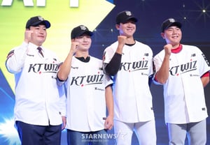[Photo] Lee Seung-won and the 'Smile Magician Corps'