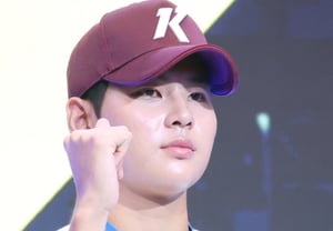 [Foto] Ha Hyun-seung: «¿Se acabará esto con el sistema de selección por orden?»