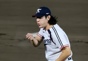 [De un vistazo] Por fin se enfrenta al duelo contra Taiwán como abridor: 'Defensa perfecta en la primera entrada' — El as del equipo nacional de béisbol, Kwak Bin