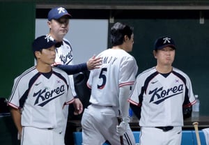 [フォト] 一口で満足できるわけがない！「フライでアウトになるキム・ドヨン