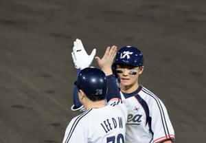 [Foto] 'Anque en el séptimo inning con nadie fuera y corredores en primera y tercera' Kim Ju-won