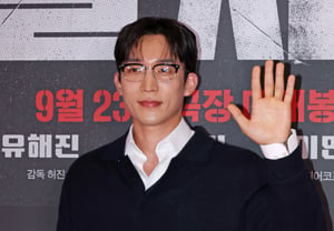 Lee Sang, the "Perfect Handshake" [★Photo]