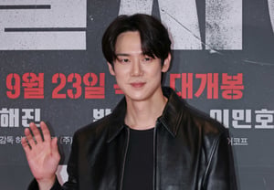 Yeon Yu-seok 'Winning over female fans with a hand gesture' [★Photo]