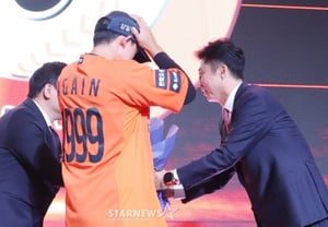 "AGAIN 1999",“你是未来”……充满诚意与期待的新人球衣