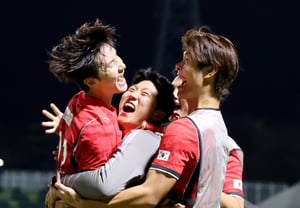 Coach Lee Min-seong openly shouted, "Good performance? From now on, it's all about 'results'." [Nagoya Field Report]