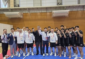 Yoo Seung-min, President of the Korean Sport & Olympic Committee, offers special encouragement to national team athletes in kabaddi and tech volleyball who are balancing their livelihoods with sports