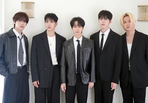 ONEUS «Встреча с R.Tee — ностальгия и сексуальность»: новое преображение в треке «Не отводи взгляд» [Интервью ①]