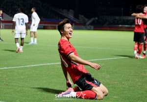 [Photo] 'Let's slide!' Kim Myeong-jun scores his second goal against Saudi Arabia