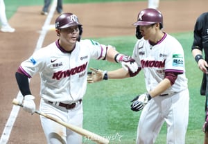 [Photo] Hiura: "Arigato, Choo Jae-hyun"