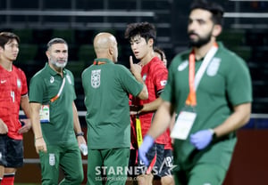 [フォト] 「サウジ監督との真剣な対話」 イ・ギヒョク