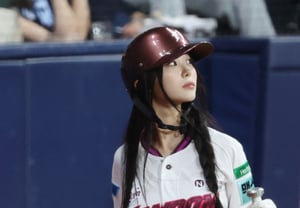 [Photo] Song Min-kyo, the dreamy beauty of bat girls