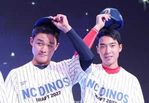 [Photo] Park Bo-seung and Kang In-gyu: "The Dinosaur Changes"