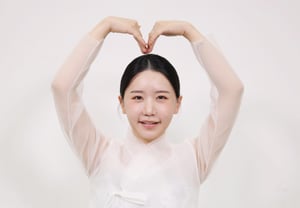 '年内結婚' ソン・ハイエ "♥チョ魅力、秋夕に家族と初対面..二人とも緊張している [韓服インタビュー①]