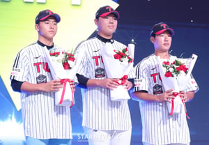 [Photo] Im Ho-yoon, Yoon Ye-seong, Kim Dong-ju: The 'Stripe Trio'