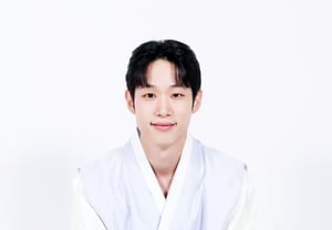 'True Education' and 'Rat': Lee Chan-yong, "I Still Work Part-Time at a Café; It Feels Like Part of My Life" [Hanbok Interview ①]