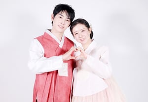 「妊娠後、舞台が縮んだ」..ウン・ガウン♥パク・ヒョンホ、トロット1号夫婦の真心 [韓服インタビュー①]