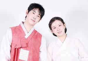 ウン・ガウン♥パク・ヒョンホ、離婚の噂を払拭した..財閥説？ 嘲笑するだけ [韓服インタビュー③]