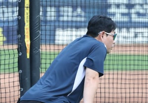 [Photo] Yang Eui-ji: He Cannot Fall to Injury