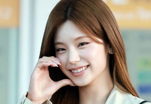 ITZY's Yeji, 'A Beautiful Smile in Pure White' [★Photo Gallery]