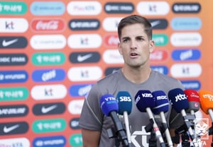 'Korea' National Team's First Match Under New Coach Moreno: "Time Is Limited, What I Want to Show..." First A-Match Since the World Cup 'Opening Night Approaches'