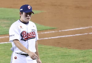 [フォト] キム・テギョン「制球が物足りない」