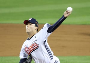 [Foto] Takada, aparece como lanzador relevista con bases llenas