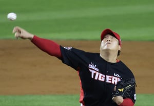 [フォト] チョ・サンウの「ノールック突き」