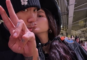 'Marriage rumors' DOKI, ♥ with LEESHI "Kiss shot" love star on the rise... "Thank you for being born," confession