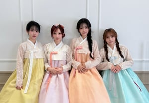 QWER, con hanbok envía cálidos saludos por el Chuseok: «Que su día de luna llena esté lleno de días abundantes y felices»