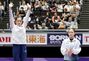 [Foto] La medallista de oro Ye Seo-jeong junto a An Chang-ok de Corea del Norte en el podio