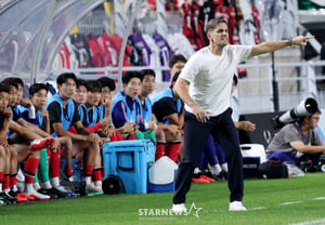 [Photo] Coach Moreno: "Spread out and counterattack"