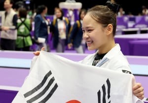 [Photo] "Dad, are you watching?" Vault gold medalist Yeo Seo-jeong