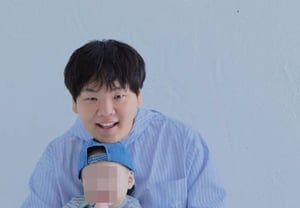 クァクチューブ、息子の200日記念写真を公開..パパにそっくりなビジュアル